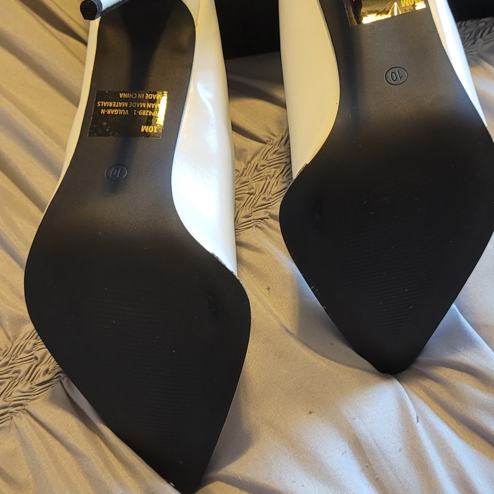 Heels - Picture 4 of 4